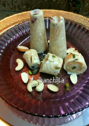 A picture of Butterscotch custard flavoured kulfi falooda.