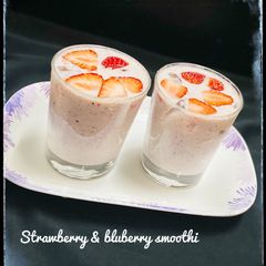 A picture of Strawberry 🍓 &blueberry smoothie.