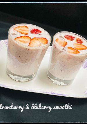 A picture of Strawberry 🍓 &blueberry smoothie.