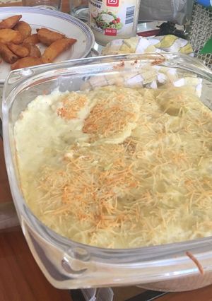 Foto principal de Merluza con salsa y queso gratinado por encima