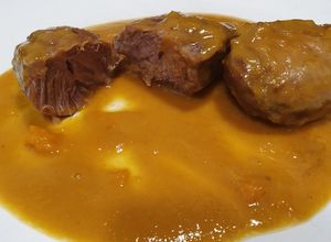 Foto principal de Carrilleras de cerdo en salsa con toque de miel