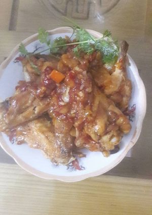Hình của món Cánh gà xốt chua ngọt.