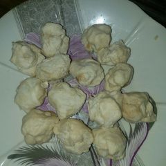 A picture of Bread balls.