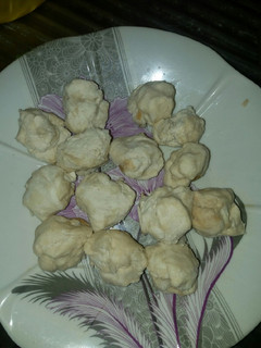 A picture of Bread balls.
