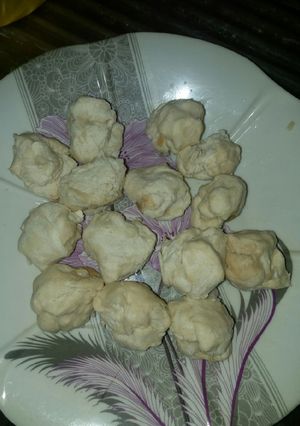 A picture of Bread balls.