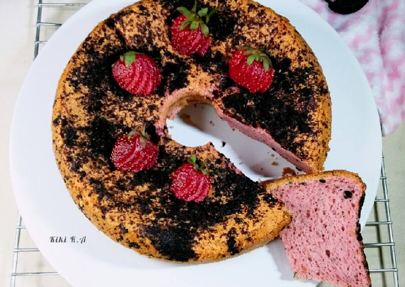 Strawberry Oreo Milk Chiffon Cake