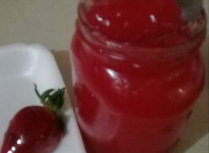 Una foto de Jalea o brillo de frutillas