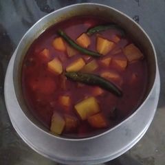 A picture of Raw papaya and potato curry.