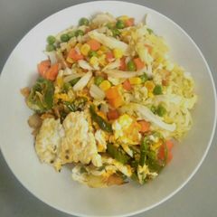 A picture of Softly fried salad with eggs.