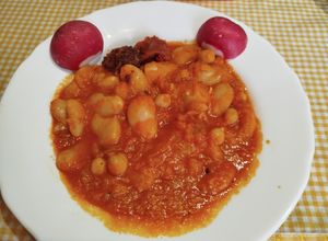 Una foto de Garbanzos y Garrofón en cascote