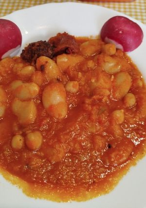 Una foto de Garbanzos y Garrofón en cascote