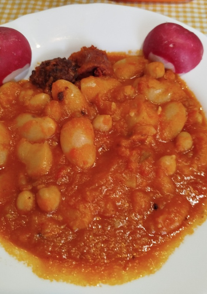 Una foto de Garbanzos y Garrofón en cascote