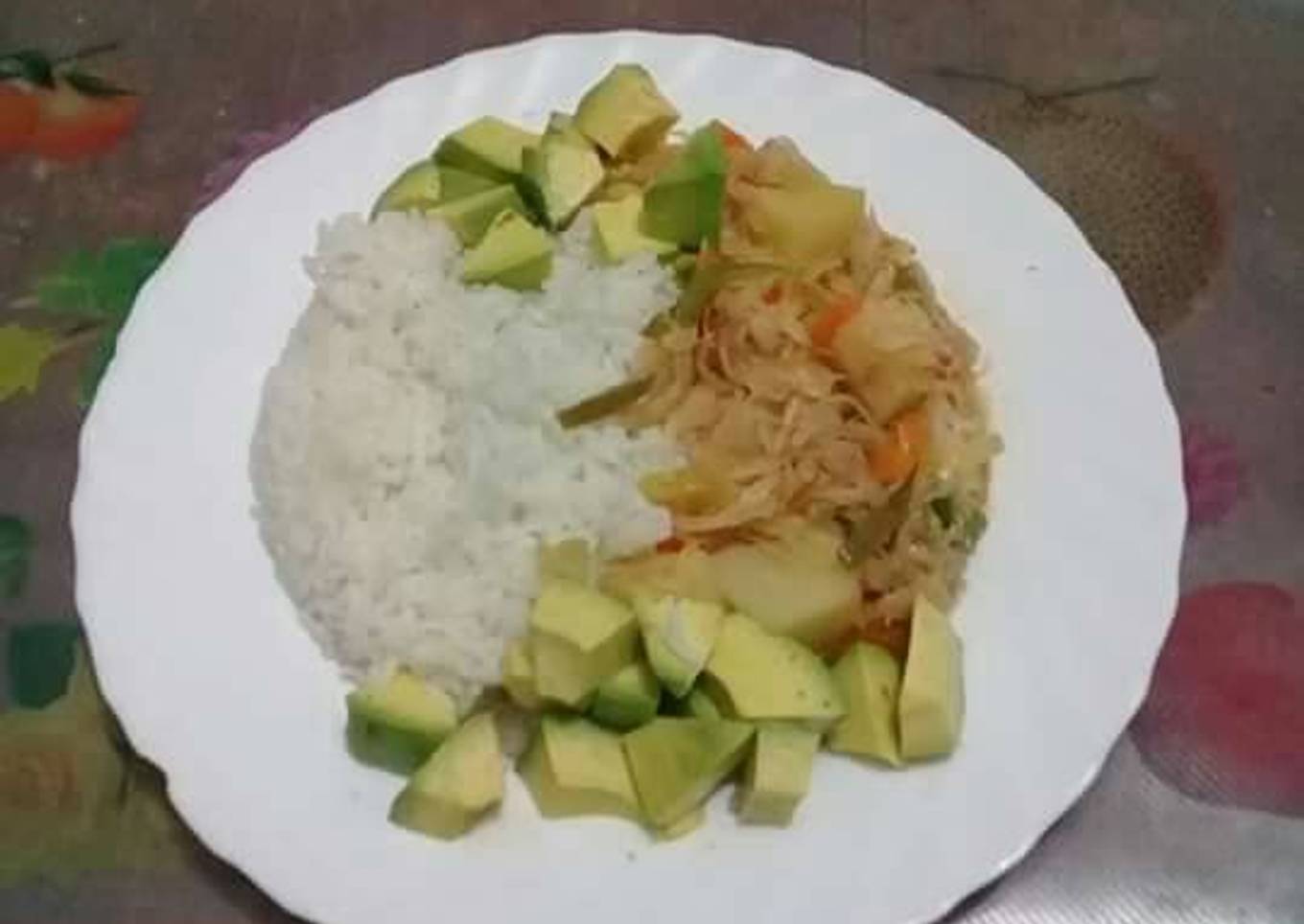 Simple Way to Make Speedy Steamed Rice, cabbage stew n Avocado. #
Vegancontest#