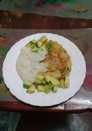 A picture of Steamed Rice, cabbage stew n Avocado. # Vegancontest#.