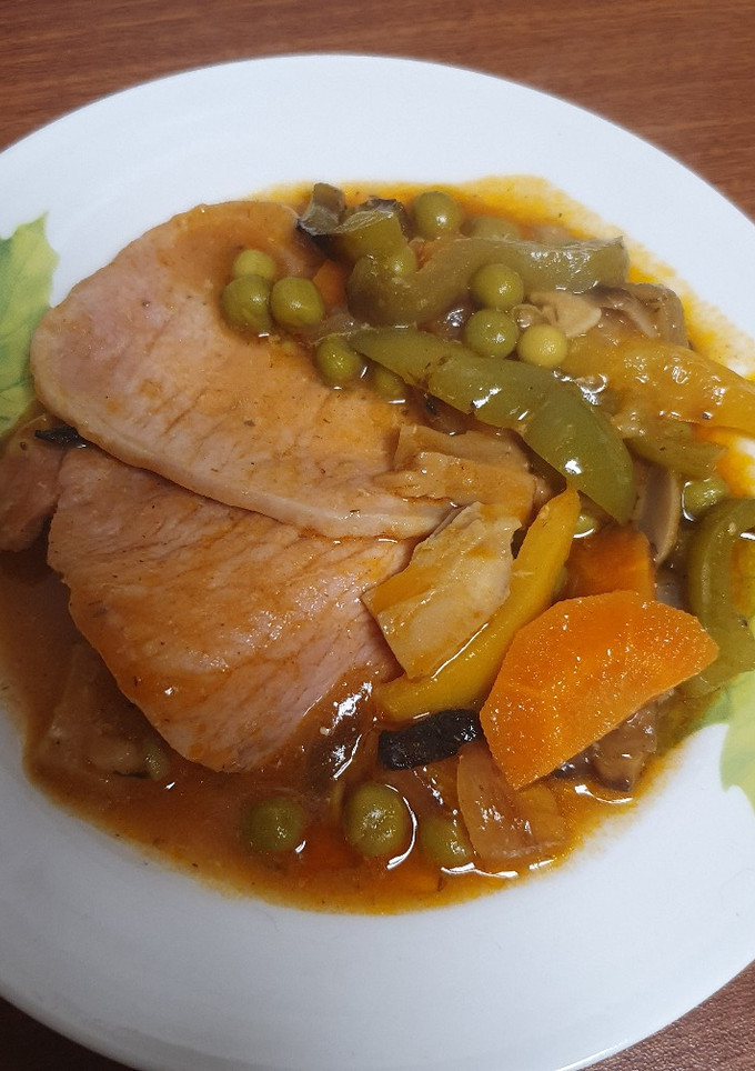 Una foto de Filetes de lomo de cerdo con verduras