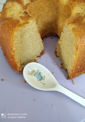 A picture of French Yogurt Cake... the One with the Cup!.