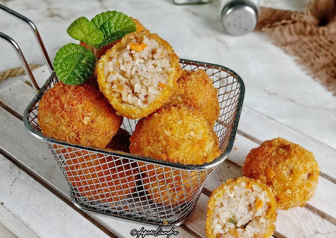 Bitterballen nasi