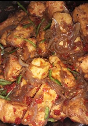 A picture of Tofu with pepper sauce.
