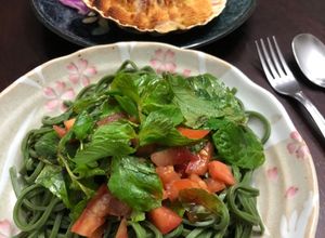 Una foto de Pasta fría con tomate fresco y menta🇮🇹🇺🇾🇯🇵トマトとミントの冷製パスタ
