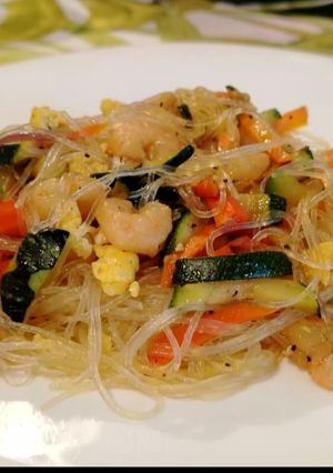 Foto di Spaghetti di Riso con Verdure e Gamberetti