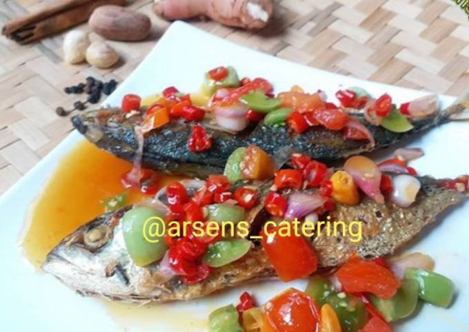 Ikan kembung goreng sambal dabu-dabu