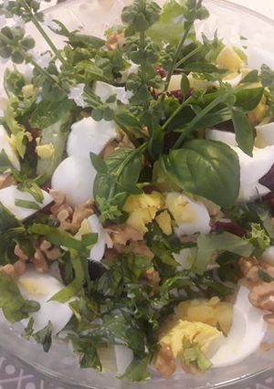Una foto de Ensalada fresca y sencilla para la temporada de calor