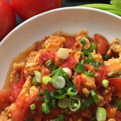 A picture of Chinese Stir-Fried Eggs and Tomatoes 蕃茄炒蛋.