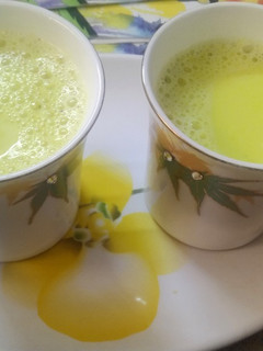 हल्दी मसाला दूध(haldi masala dudh recipe in hindi) रेसिपी मुख्य फोटो