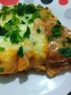 صورة لوصفة بطاطس مشرملة بصوص طماطم