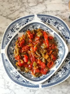 صورة لوصفة سلاطة فلفل حلو وطماطم 🌶🍅