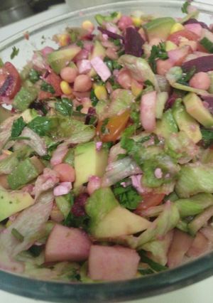 A picture of Loaded flavour explosion salad.