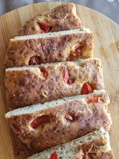 Una foto de Focaccia - con toque a ajo y especias italianas