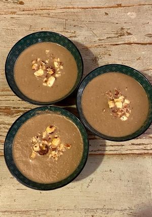 Une photo de Velouté de champignons aux noisettes