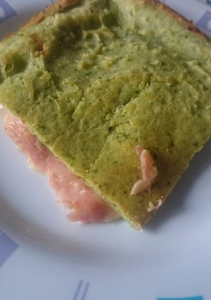 Una foto de Torta licuada de espinaca, jamón y queso