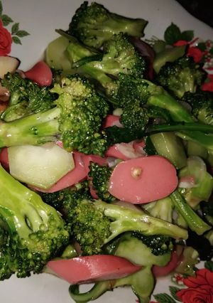 Foto resep Cah Brokoli Sosis nyamm
