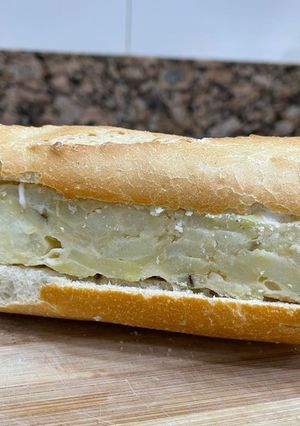 Una foto de Sándwich de tortilla