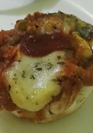 Una foto de Cupcake de pizza con pan en rebanadas