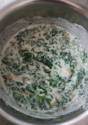 A picture of Palak raita.