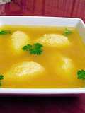 Sopa con croquetas de sémola