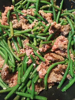 A picture of Ground Beef and Green Beans.