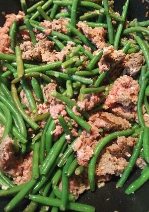 A picture of Ground Beef and Green Beans.