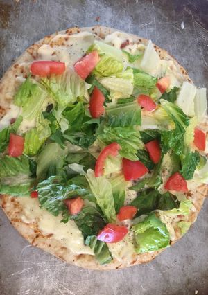 A picture of BLT Pizza.