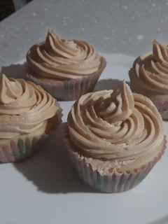 Una foto de Cupcakes de vainilla con buttercream de dulce de leche