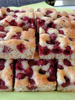 Anyukám meggyes pitéje recept fotója