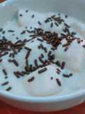 Plátanos con crema dulce y galleta molida