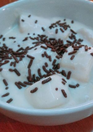 Una foto de Plátanos con crema dulce y galleta molida