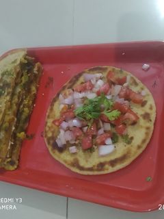 ભાજી સ્ટફડ કુલચા (Bhaji Stuffed Kulcha Recipe In Gujarati) રેસીપી મુખ્ય ફોટો