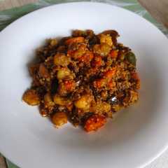 Una foto de Wok de quinoa, gambas y verduras
