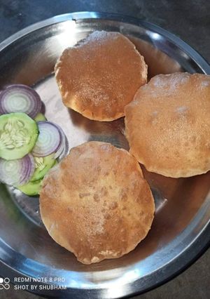 अजवाइन पूरी (ajwain poori recipe in Hindi) रेसिपी मुख्य फोटो