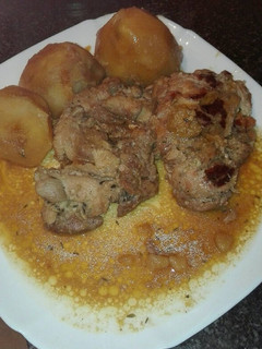 Una foto de Muslos de pollo con salsa teriyaki y almendras en la olla GM f